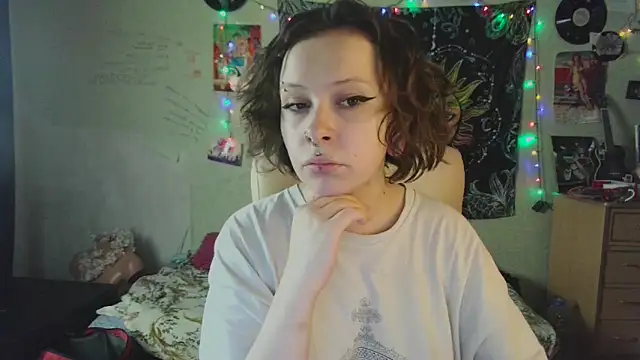 Snapshot of Lil_foxxx chatting on October 18, 2025, 11:23 am Lil foxxx online show from October 18, 2025, 11:23 am