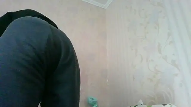 AliseWats online show from October 15, 2025, 9:06 am