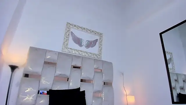 Lola Blondie online show from November 18, 2025, 12:19 pm