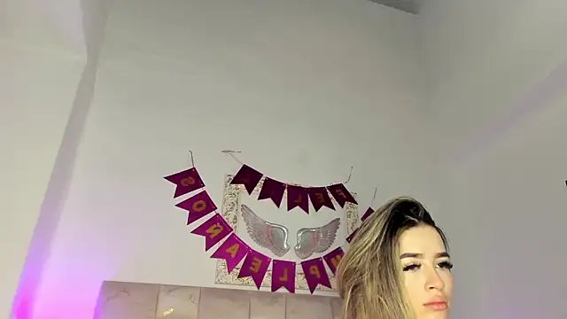 Lola Blondie online show from December 16, 2025, 12:31 pm