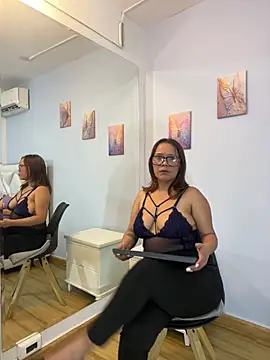 Snapshot of SophiaQueens chatting on June 19, 2026, 9:09 pm SophiaQueens online show from June 19, 2026, 9:09 pm