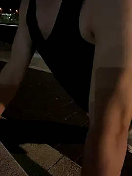 Snapshot of chipboo chatting on November 10, 2025, 2:11 pm chipboo online show from November 10, 2025, 2:11 pm