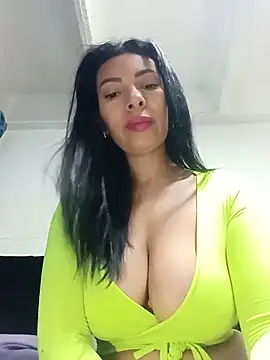 DaphneRosses online show from May 6, 2026, 1:59 pm