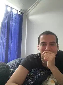 Snapshot of Thiagobb7 chatting on February 24, 2026, 6:53 pm Thiagobb7 online show from February 24, 2026, 6:53 pm