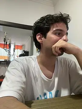 Snapshot of Thiagobb7 chatting on January 15, 2026, 10:02 pm Thiagobb7 online show from January 15, 2026, 10:02 pm