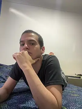 Snapshot of Thiagobb7 chatting on February 28, 2026, 10:31 pm Thiagobb7 online show from February 28, 2026, 10:31 pm