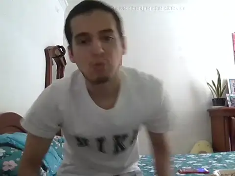 Snapshot of Thiagobb7 chatting on March 18, 2026, 8:43 pm Thiagobb7 online show from March 18, 2026, 8:43 pm