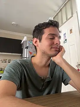 Snapshot of Thiagobb7 chatting on October 13, 2025, 3:24 pm Thiagobb7 online show from October 13, 2025, 3:24 pm