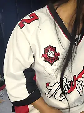 bella warzon online show from October 18, 2025, 9:39 pm