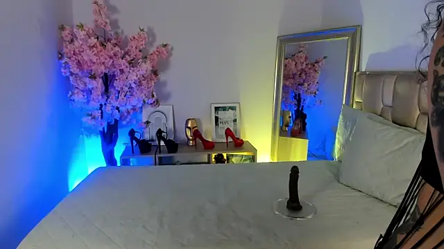 Snapshot of naia_xo chatting on November 15, 2025, 5:17 pm naia xo online show from November 15, 2025, 5:17 pm