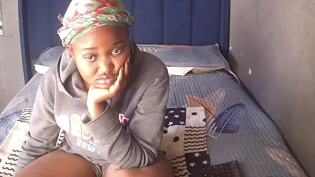 Snapshot of SexyShybarbie chatting on August 3, 2026, 9:15 am SexyShybarbie online show from August 3, 2026, 9:15 am