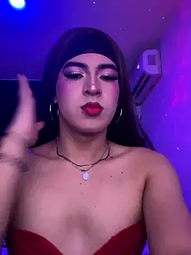 Snapshot of cami-rouxx chatting on October 3, 2025, 12:47 am cami-rouxx online show from October 3, 2025, 12:47 am