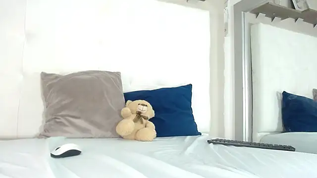 willow smitt online show from October 29, 2025, 12:59 pm