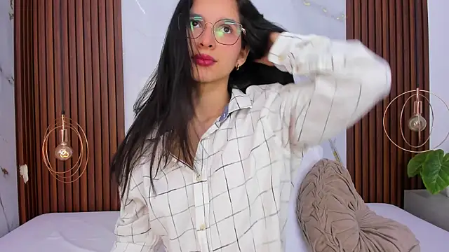Snapshot of lucianasmith_ chatting on August 4, 2026, 8:24 pm lucianasmith online show from August 4, 2026, 8:24 pm