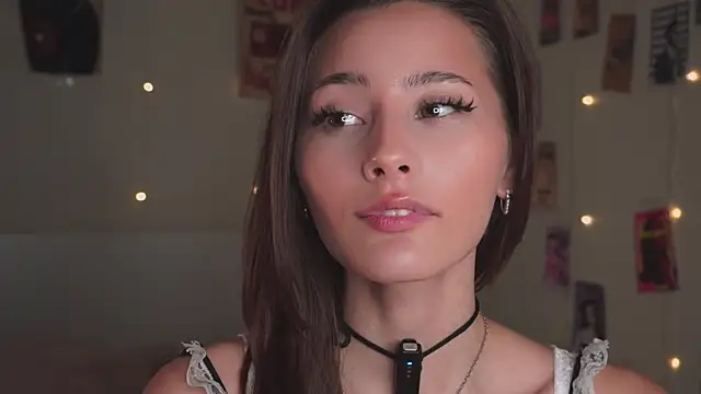 Snapshot of EditaBails chatting on October 22, 2025, 7:13 pm EditaBails online show from October 22, 2025, 7:13 pm