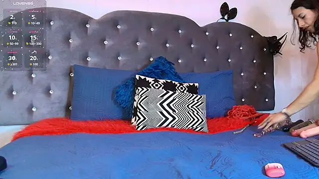 Snapshot of Lia_Valmont chatting on December 4, 2025, 12:15 pm Lia Valmont online show from December 4, 2025, 12:15 pm