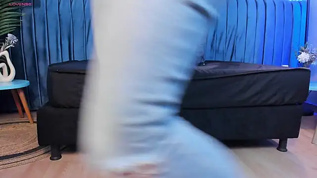 Snapshot of roxy_hell chatting on September 21, 2025, 12:10 pm roxy hell online show from September 21, 2025, 12:10 pm