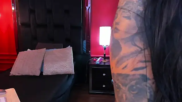 Snapshot of roxy_hell chatting on October 23, 2025, 12:15 pm roxy hell online show from October 23, 2025, 12:15 pm