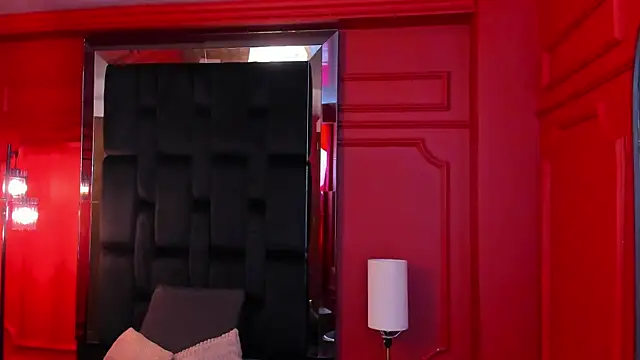 Snapshot of roxy_hell chatting on October 21, 2025, 12:04 pm roxy hell online show from October 21, 2025, 12:04 pm