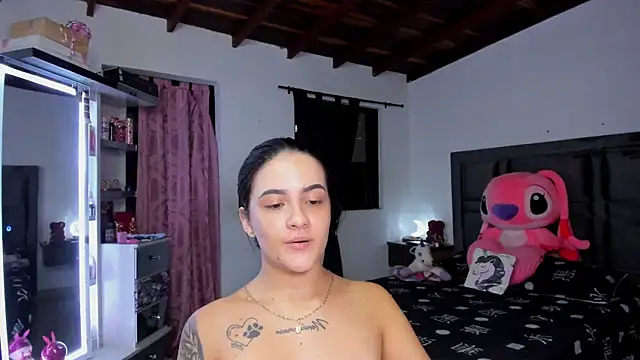 Snapshot of Paulet_Johnson chatting on April 28, 2026, 11:53 pm Paulet Johnson online show from April 28, 2026, 11:53 pm