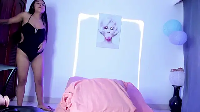 Snapshot of sweet_cinamon chatting on October 12, 2025, 1:34 pm sweet cinamon online show from October 12, 2025, 1:34 pm