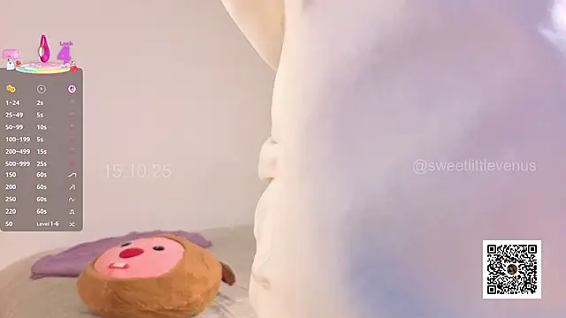 Snapshot of sweetlittlevenus chatting on October 15, 2025, 7:22 pm sweetlittlevenus online show from October 15, 2025, 7:22 pm