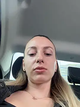 Snapshot of AlexisWhit chatting on October 18, 2025, 7:32 am AlexisWhit online show from October 18, 2025, 7:32 am