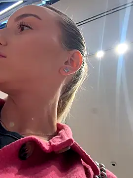 Snapshot of AlexisWhit chatting on November 1, 2025, 8:52 am AlexisWhit online show from November 1, 2025, 8:52 am