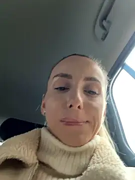 Snapshot of AlexisWhit chatting on December 5, 2025, 8:35 am AlexisWhit online show from December 5, 2025, 8:35 am