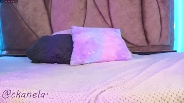 Kanela miller  online show from December 3, 2025, 12:15 pm