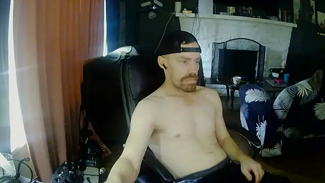 Slim Whitey online show from November 12, 2025, 6:45 pm