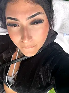 Lilith Thompson online show from November 10, 2025, 8:25 pm