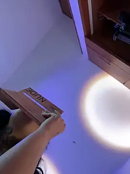 Lilith Thompson online show from October 22, 2025, 4:45 am