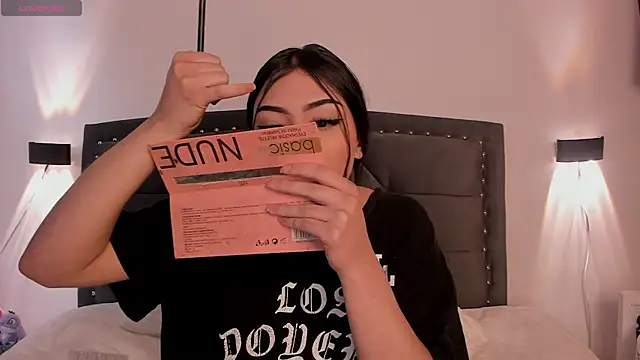 Lilith Thompson online show from October 29, 2025, 12:48 pm