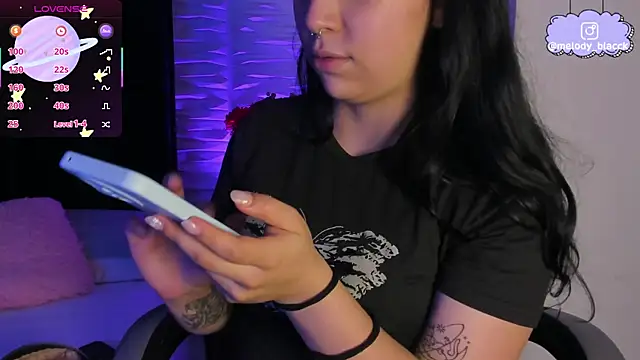 Snapshot of Melody_Black_ chatting on November 6, 2025, 8:13 pm Melody Black online show from November 6, 2025, 8:13 pm