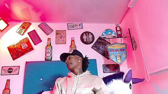 lili roussi online show from November 4, 2025, 12:14 am