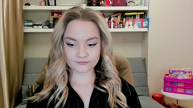 Snapshot of Kara_Smith_ chatting on April 3, 2026, 12:28 am Kara Smith online show from April 3, 2026, 12:28 am