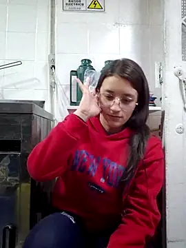 Snapshot of HOLY_DOLL chatting on October 17, 2025, 10:44 pm HOLY DOLL online show from October 17, 2025, 10:44 pm