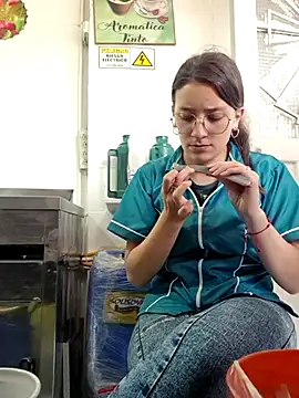 HOLY DOLL online show from November 7, 2025, 8:46 pm