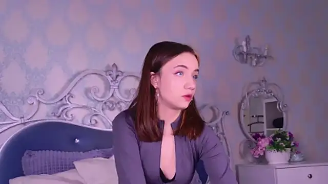 Gia Riccardo online show from October 28, 2025, 5:50 am