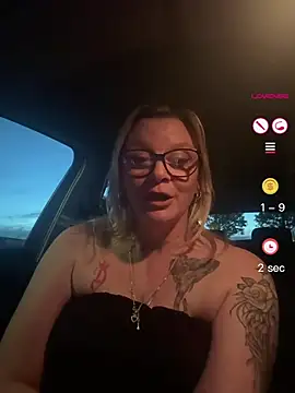 Snapshot of Curvy-Cleo chatting on May 21, 2026, 8:39 pm Curvy-Cleo online show from May 21, 2026, 8:39 pm