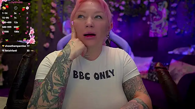 Snapshot of BlackedBarbie chatting on October 16, 2025, 7:11 pm BlackedBarbie online show from October 16, 2025, 7:11 pm