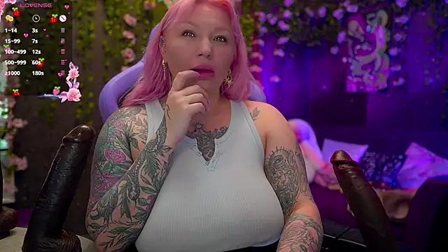 Snapshot of BlackedBarbie chatting on October 18, 2025, 7:38 pm BlackedBarbie online show from October 18, 2025, 7:38 pm