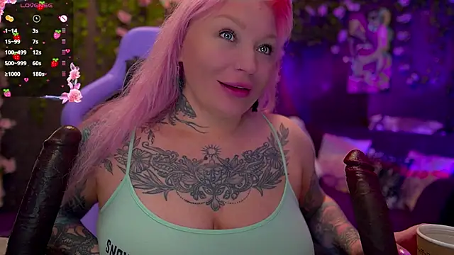 Snapshot of BlackedBarbie chatting on October 17, 2025, 12:51 pm BlackedBarbie online show from October 17, 2025, 12:51 pm