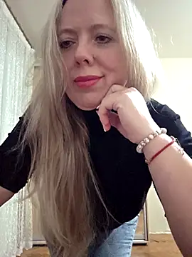 Irina3718 online show from December 4, 2025, 4:39 pm