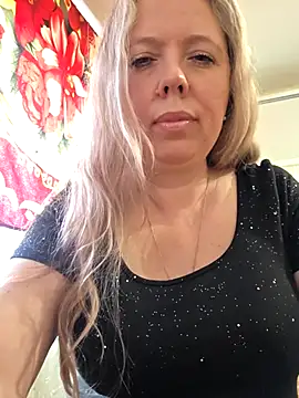 Irina3718 online show from May 9, 2026, 11:24 am