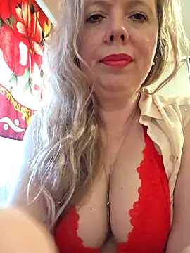 Irina3718 online show from May 7, 2026, 12:08 pm