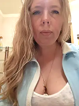 Irina3718 online show from May 13, 2026, 2:57 pm