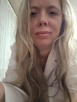 Irina3718 online show from January 14, 2026, 3:15 pm