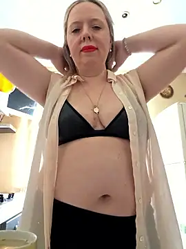 Irina3718 online show from May 8, 2026, 11:03 am